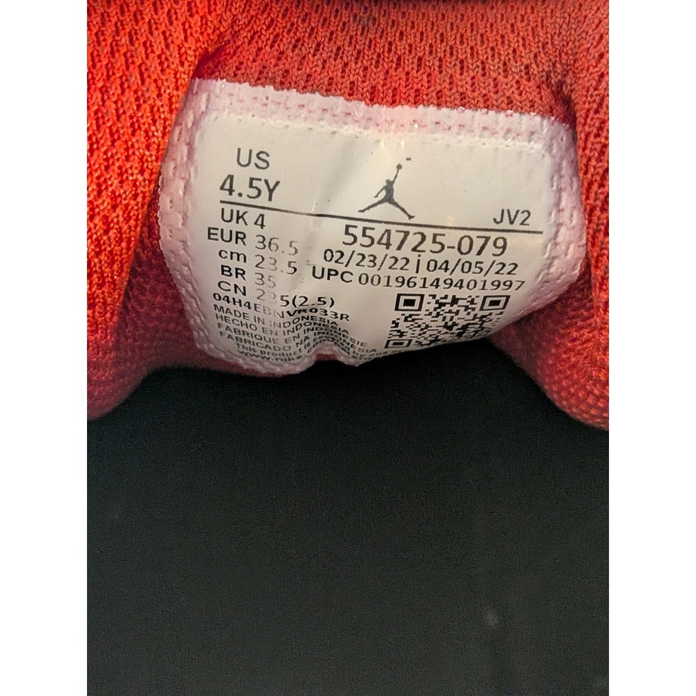 Jordan 1 Mid GS Bred Toe Black Fire Red White 554725-079 Kids Size 4.5Y - Picture 2 of 9